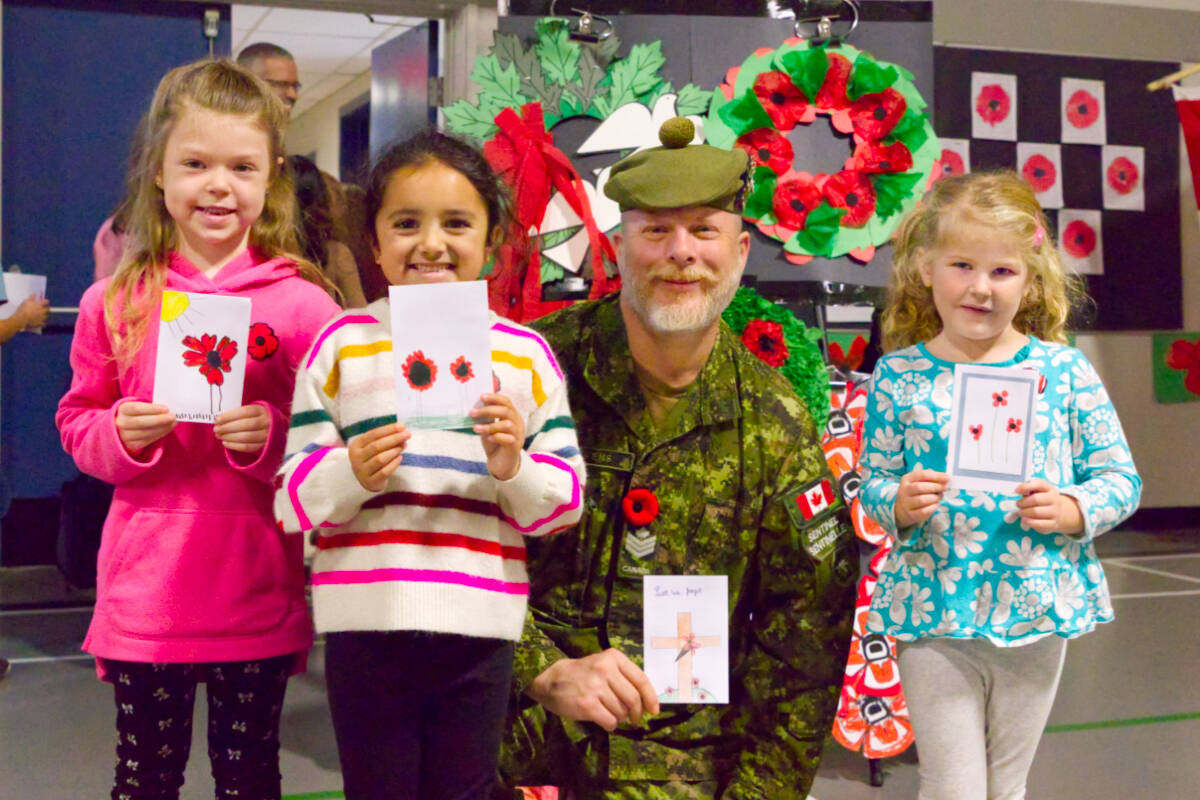 PHOTOS: Abbotsford students send 100 letters to Canadian soldiers